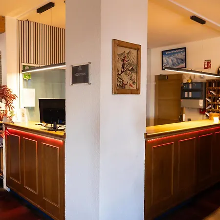 L'aigle Hotel 2*